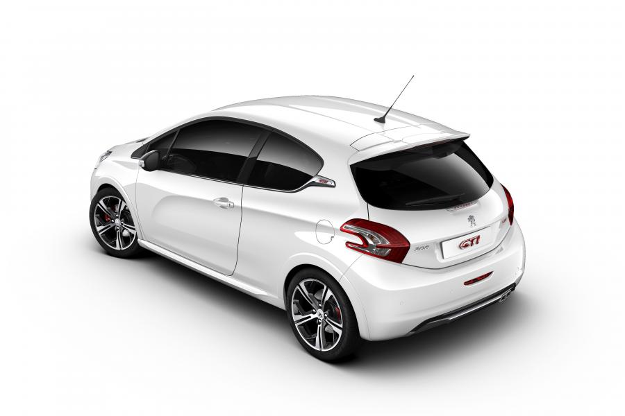  Peugeot 208 GTi 2012 года  (фото 17 из 32)